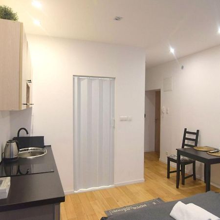 Topolowa Apartments - Self Check In - Next To Main Rail, 10 Min To Main Square Cracovie Extérieur photo
