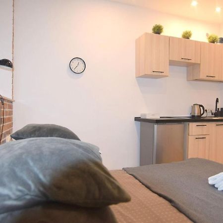 Topolowa Apartments - Self Check In - Next To Main Rail, 10 Min To Main Square Cracovie Extérieur photo