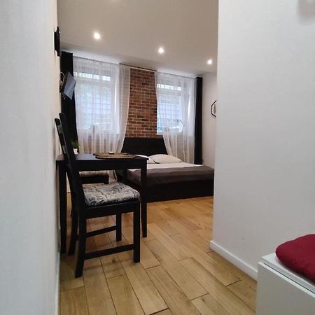 Topolowa Apartments - Self Check In - Next To Main Rail, 10 Min To Main Square Cracovie Extérieur photo