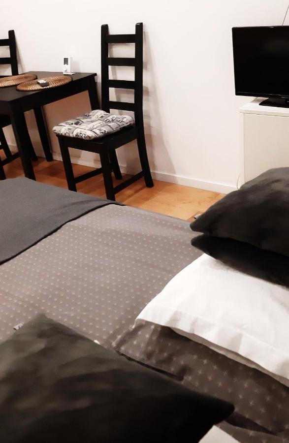 Topolowa Apartments - Self Check In - Next To Main Rail, 10 Min To Main Square Cracovie Extérieur photo