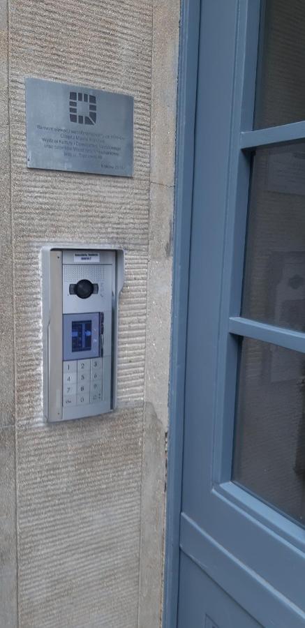 Topolowa Apartments - Self Check In - Next To Main Rail, 10 Min To Main Square Cracovie Extérieur photo