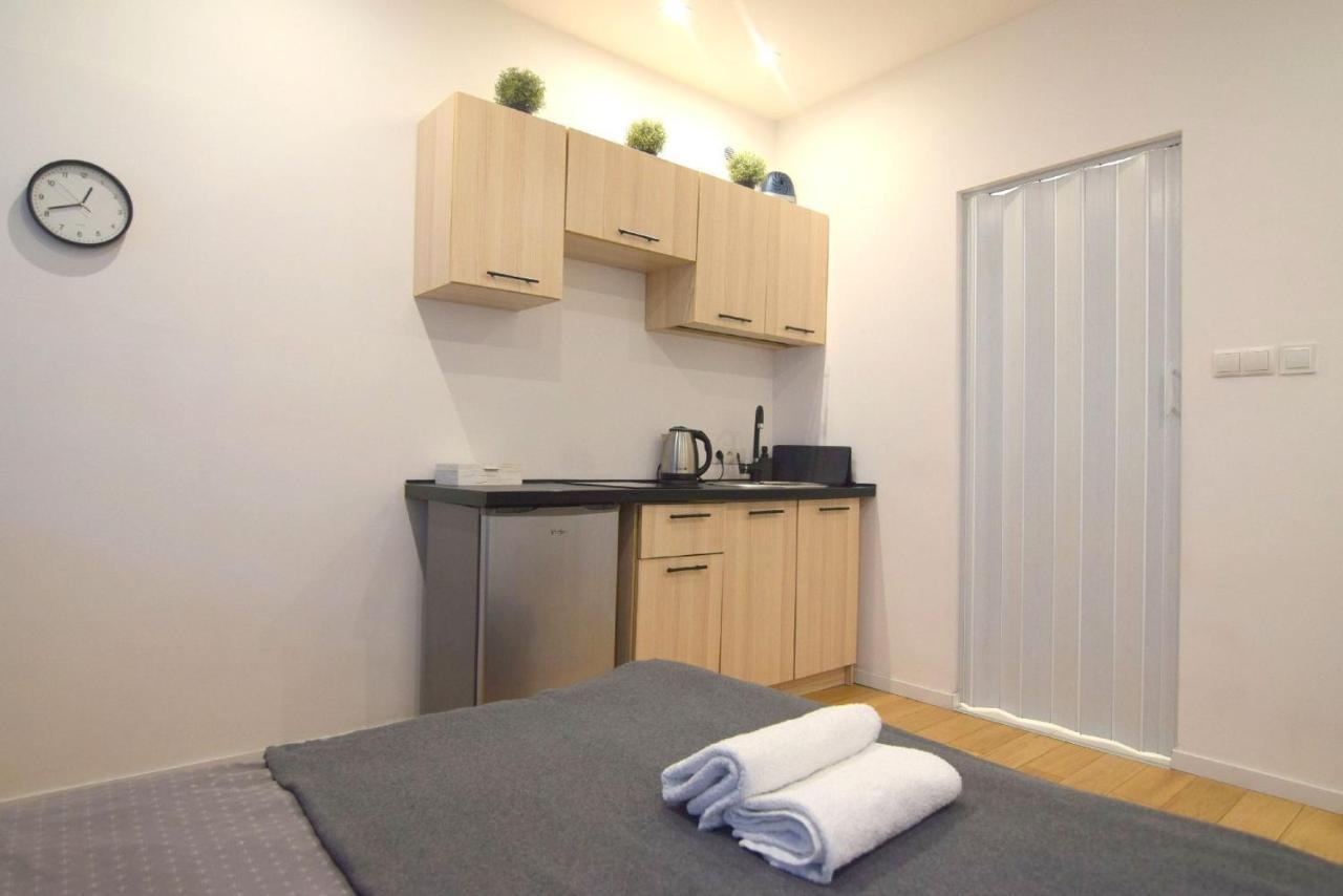 Topolowa Apartments - Self Check In - Next To Main Rail, 10 Min To Main Square Cracovie Extérieur photo