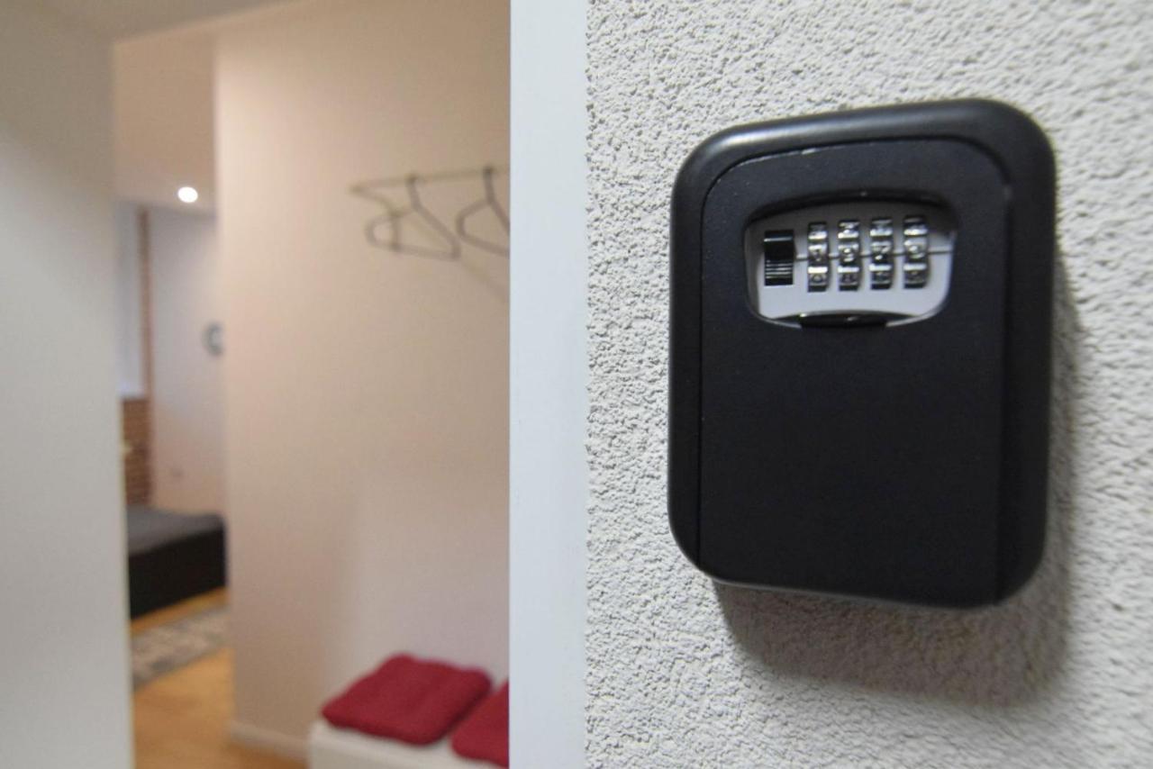 Topolowa Apartments - Self Check In - Next To Main Rail, 10 Min To Main Square Cracovie Extérieur photo
